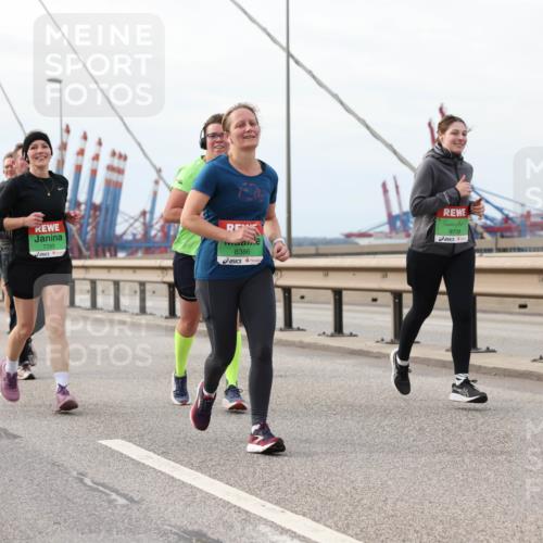 03.10.2025 - Köhlbrandbrückenlauf Lena Gebhardt http://msf.ph/oto/9204872 03.10.2025 15:58:57 Position 2 9081, 7793, 8386, 9709 meine-sportfotos.de