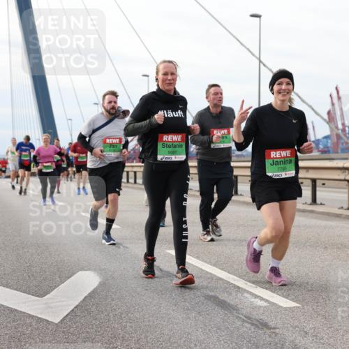 03.10.2025 - Köhlbrandbrückenlauf Lena Gebhardt http://msf.ph/oto/9204880 03.10.2025 15:58:58 Position 2 9081, 7793 meine-sportfotos.de