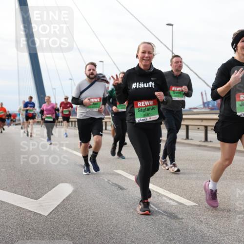 03.10.2025 - Köhlbrandbrückenlauf Lena Gebhardt http://msf.ph/oto/9204883 03.10.2025 15:58:59 Position 2 9081, 7793 meine-sportfotos.de