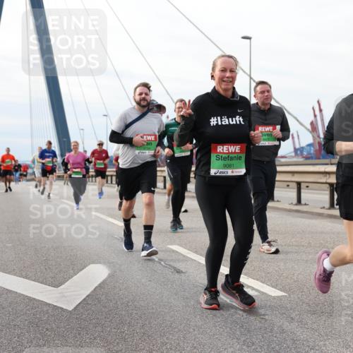 03.10.2025 - Köhlbrandbrückenlauf Lena Gebhardt http://msf.ph/oto/9204885 03.10.2025 15:58:59 Position 2 8734, 9081, 7793 meine-sportfotos.de