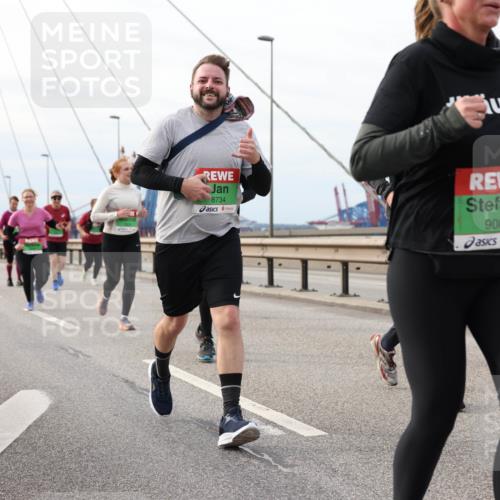 03.10.2025 - Köhlbrandbrückenlauf Lena Gebhardt http://msf.ph/oto/9204886 03.10.2025 15:59:00 Position 2 8734, 9081 meine-sportfotos.de