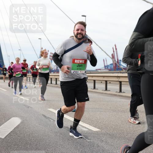 03.10.2025 - Köhlbrandbrückenlauf Lena Gebhardt http://msf.ph/oto/9204889 03.10.2025 15:59:00 Position 2 8734, 908 meine-sportfotos.de