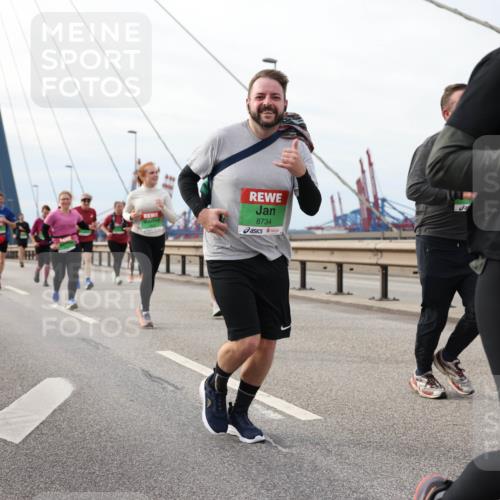 03.10.2025 - Köhlbrandbrückenlauf Lena Gebhardt http://msf.ph/oto/9204890 03.10.2025 15:59:00 Position 2 8734, 9081 meine-sportfotos.de