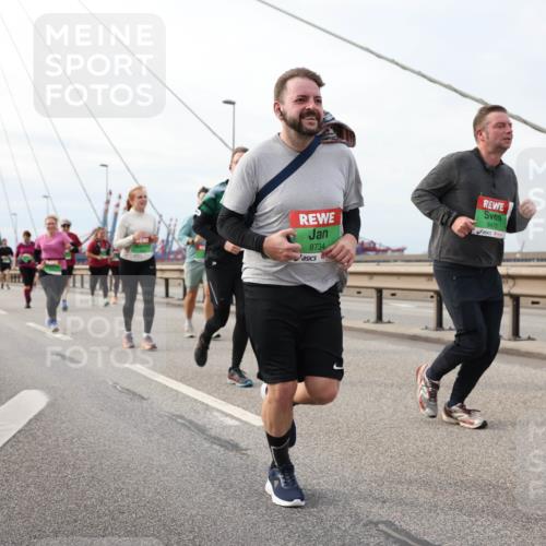 03.10.2025 - Köhlbrandbrückenlauf Lena Gebhardt http://msf.ph/oto/9204892 03.10.2025 15:59:00 Position 2 8734, 8475 meine-sportfotos.de