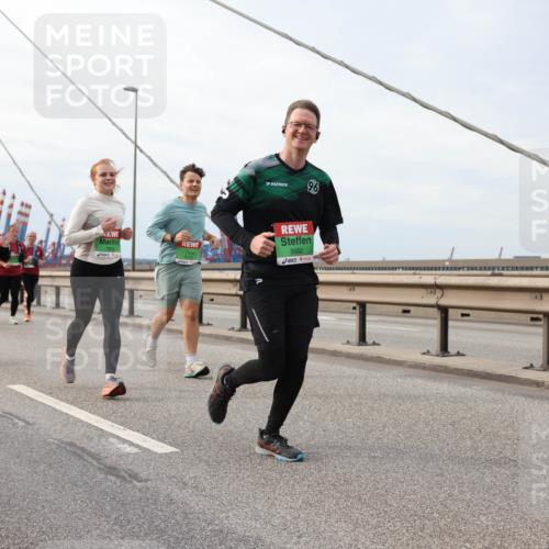 03.10.2025 - Köhlbrandbrückenlauf Lena Gebhardt http://msf.ph/oto/9204896 03.10.2025 15:59:01 Position 2 7830, 9062 meine-sportfotos.de