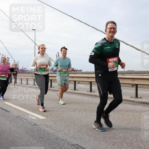 03.10.2025 - Köhlbrandbrückenlauf Lena Gebhardt http://msf.ph/oto/9204899 03.10.2025 15:59:01 Position 2  meine-sportfotos.de