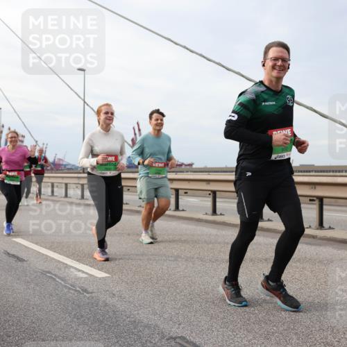 03.10.2025 - Köhlbrandbrückenlauf Lena Gebhardt http://msf.ph/oto/9204900 03.10.2025 15:59:01 Position 2 7830, 9062 meine-sportfotos.de