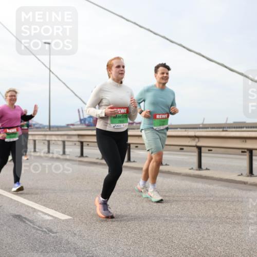 03.10.2025 - Köhlbrandbrückenlauf Lena Gebhardt http://msf.ph/oto/9204903 03.10.2025 15:59:02 Position 2 7830 meine-sportfotos.de