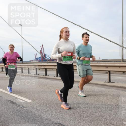 03.10.2025 - Köhlbrandbrückenlauf Lena Gebhardt http://msf.ph/oto/9204904 03.10.2025 15:59:02 Position 2 7830 meine-sportfotos.de