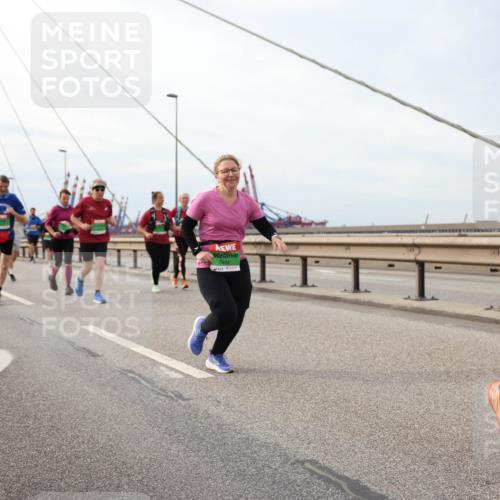 03.10.2025 - Köhlbrandbrückenlauf Lena Gebhardt http://msf.ph/oto/9204907 03.10.2025 15:59:03 Position 2 7474 meine-sportfotos.de