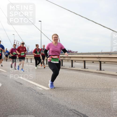 03.10.2025 - Köhlbrandbrückenlauf Lena Gebhardt http://msf.ph/oto/9204908 03.10.2025 15:59:03 Position 2 7474 meine-sportfotos.de