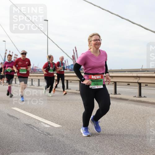 03.10.2025 - Köhlbrandbrückenlauf Lena Gebhardt http://msf.ph/oto/9204909 03.10.2025 15:59:03 Position 2 7474 meine-sportfotos.de
