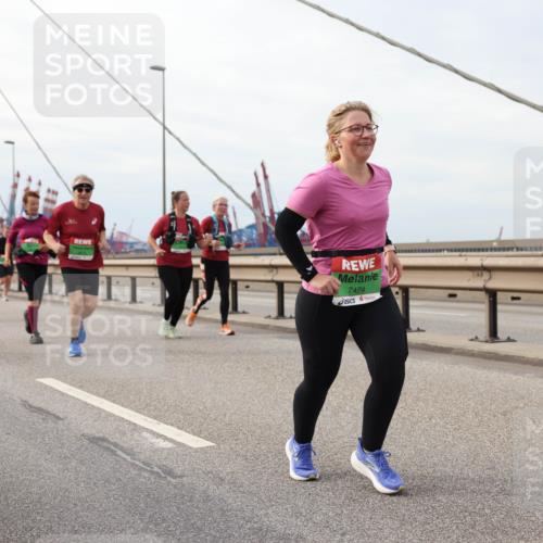 03.10.2025 - Köhlbrandbrückenlauf Lena Gebhardt http://msf.ph/oto/9204910 03.10.2025 15:59:03 Position 2 7474 meine-sportfotos.de