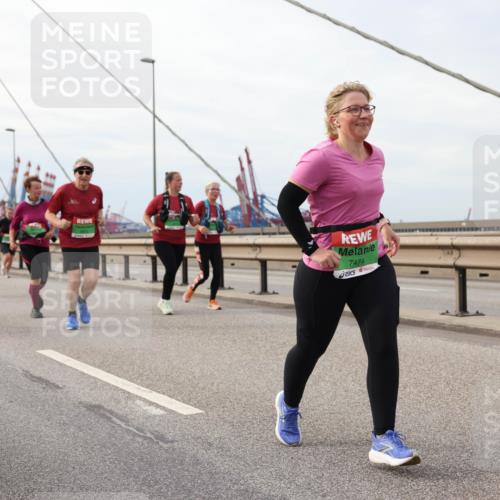 03.10.2025 - Köhlbrandbrückenlauf Lena Gebhardt http://msf.ph/oto/9204911 03.10.2025 15:59:03 Position 2 7474 meine-sportfotos.de