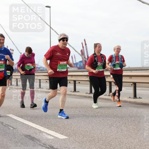 03.10.2025 - Köhlbrandbrückenlauf Lena Gebhardt http://msf.ph/oto/9204915 03.10.2025 15:59:04 Position 2 8526, 8673 meine-sportfotos.de