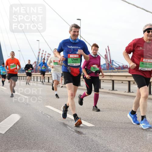 03.10.2025 - Köhlbrandbrückenlauf Lena Gebhardt http://msf.ph/oto/9204918 03.10.2025 15:59:05 Position 2 8526, 8673 meine-sportfotos.de