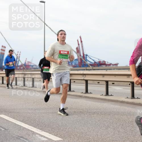 03.10.2025 - Köhlbrandbrückenlauf Lena Gebhardt http://msf.ph/oto/9204922 03.10.2025 15:59:06 Position 2 9723, 9120, 8525 meine-sportfotos.de