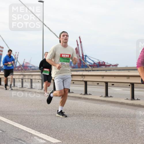 03.10.2025 - Köhlbrandbrückenlauf Lena Gebhardt http://msf.ph/oto/9204923 03.10.2025 15:59:06 Position 2 11, 9723, 9120, 8525 meine-sportfotos.de