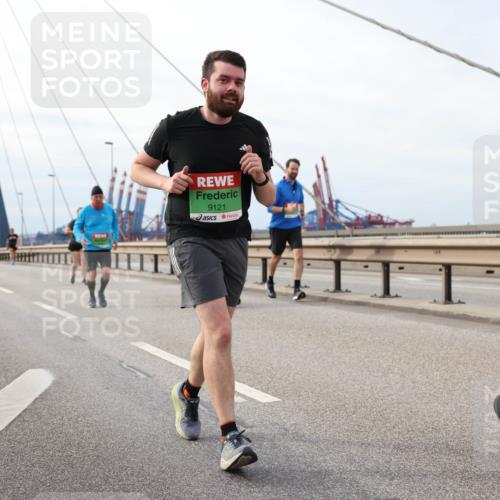 03.10.2025 - Köhlbrandbrückenlauf Lena Gebhardt http://msf.ph/oto/9204932 03.10.2025 15:59:09 Position 2 9121 meine-sportfotos.de