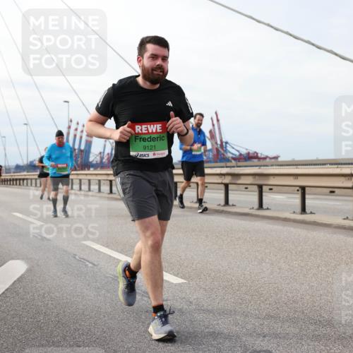 03.10.2025 - Köhlbrandbrückenlauf Lena Gebhardt http://msf.ph/oto/9204933 03.10.2025 15:59:09 Position 2 9121 meine-sportfotos.de