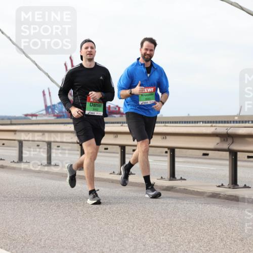 03.10.2025 - Köhlbrandbrückenlauf Lena Gebhardt http://msf.ph/oto/9204936 03.10.2025 15:59:10 Position 2 8462, 8463 meine-sportfotos.de