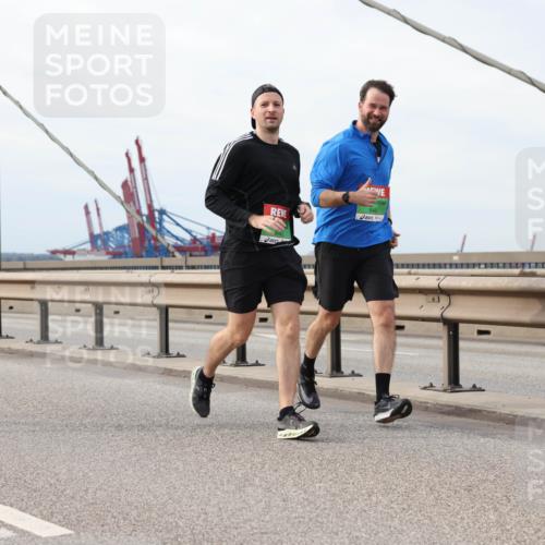 03.10.2025 - Köhlbrandbrückenlauf Lena Gebhardt http://msf.ph/oto/9204938 03.10.2025 15:59:10 Position 2 9644 meine-sportfotos.de