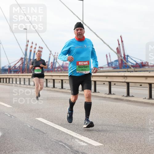 03.10.2025 - Köhlbrandbrückenlauf Lena Gebhardt http://msf.ph/oto/9204940 03.10.2025 15:59:11 Position 2 9644 meine-sportfotos.de