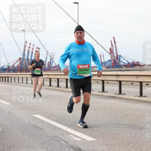 03.10.2025 - Köhlbrandbrückenlauf Lena Gebhardt http://msf.ph/oto/9204942 03.10.2025 15:59:11 Position 2 9644 meine-sportfotos.de