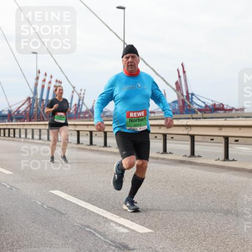 03.10.2025 - Köhlbrandbrückenlauf Lena Gebhardt http://msf.ph/oto/9204943 03.10.2025 15:59:11 Position 2 9644 meine-sportfotos.de