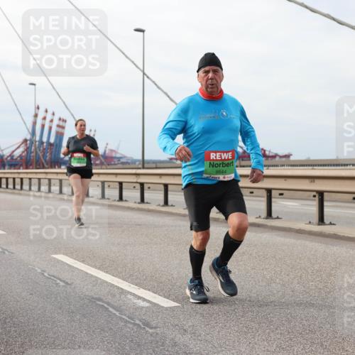 03.10.2025 - Köhlbrandbrückenlauf Lena Gebhardt http://msf.ph/oto/9204945 03.10.2025 15:59:12 Position 2 9644 meine-sportfotos.de