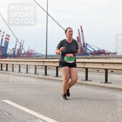 03.10.2025 - Köhlbrandbrückenlauf Lena Gebhardt http://msf.ph/oto/9204946 03.10.2025 15:59:13 Position 2 9094 meine-sportfotos.de