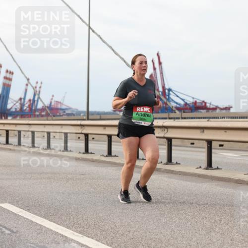 03.10.2025 - Köhlbrandbrückenlauf Lena Gebhardt http://msf.ph/oto/9204947 03.10.2025 15:59:13 Position 2 9094 meine-sportfotos.de