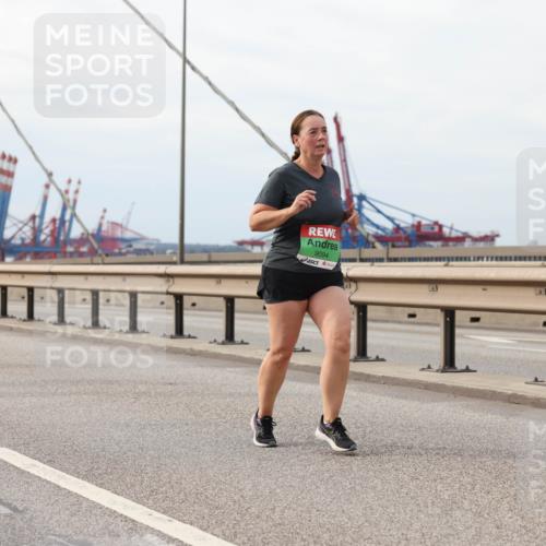 03.10.2025 - Köhlbrandbrückenlauf Lena Gebhardt http://msf.ph/oto/9204948 03.10.2025 15:59:13 Position 2 9094 meine-sportfotos.de