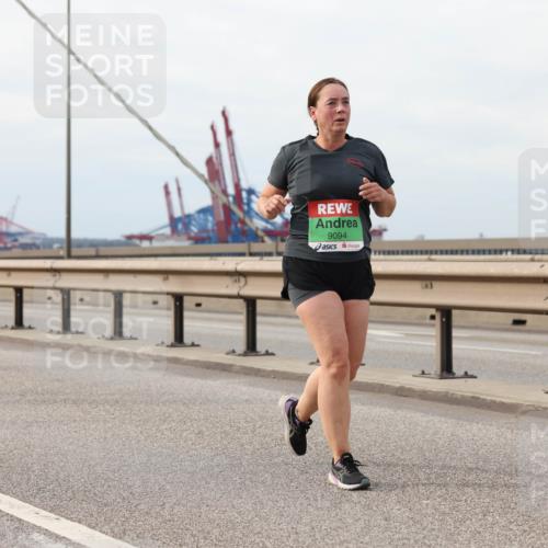 03.10.2025 - Köhlbrandbrückenlauf Lena Gebhardt http://msf.ph/oto/9204949 03.10.2025 15:59:14 Position 2 9094 meine-sportfotos.de