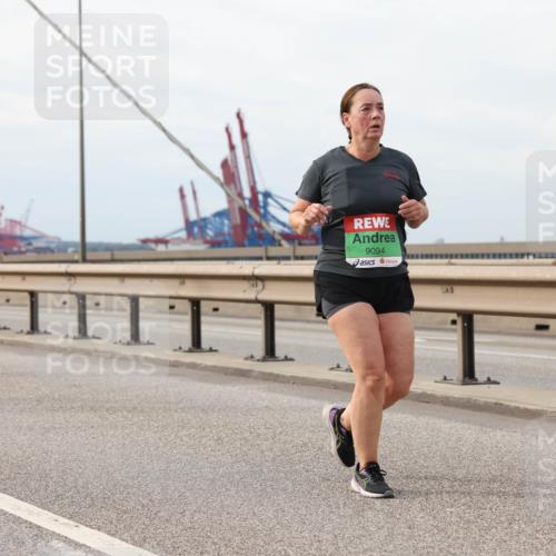 03.10.2025 - Köhlbrandbrückenlauf Lena Gebhardt http://msf.ph/oto/9204950 03.10.2025 15:59:14 Position 2 9094 meine-sportfotos.de