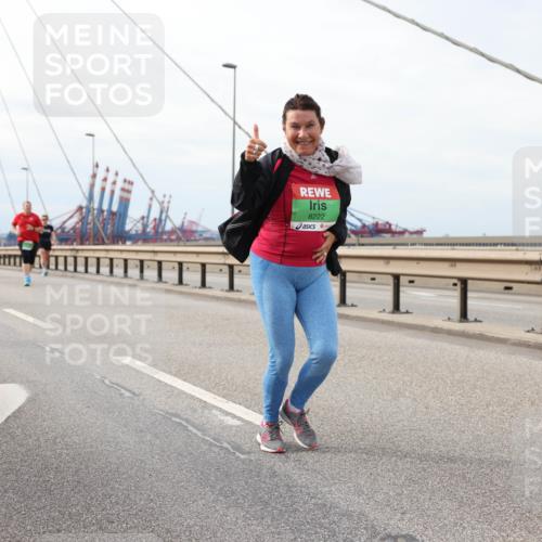 03.10.2025 - Köhlbrandbrückenlauf Lena Gebhardt http://msf.ph/oto/9204968 03.10.2025 15:59:18 Position 2 8222 meine-sportfotos.de