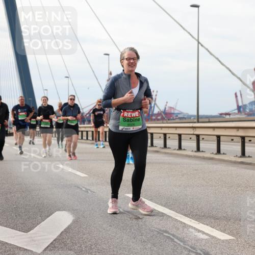 03.10.2025 - Köhlbrandbrückenlauf Lena Gebhardt http://msf.ph/oto/9204972 03.10.2025 15:59:22 Position 2 9026 meine-sportfotos.de