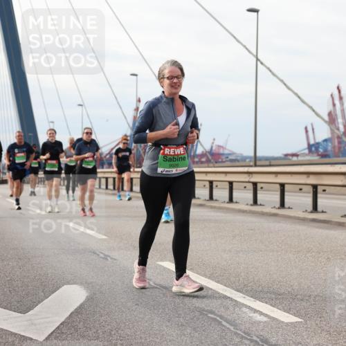 03.10.2025 - Köhlbrandbrückenlauf Lena Gebhardt http://msf.ph/oto/9204973 03.10.2025 15:59:22 Position 2 9026 meine-sportfotos.de