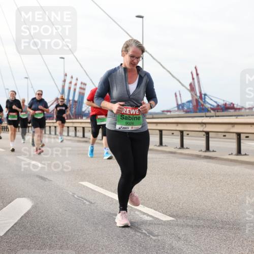 03.10.2025 - Köhlbrandbrückenlauf Lena Gebhardt http://msf.ph/oto/9204975 03.10.2025 15:59:22 Position 2 9026 meine-sportfotos.de