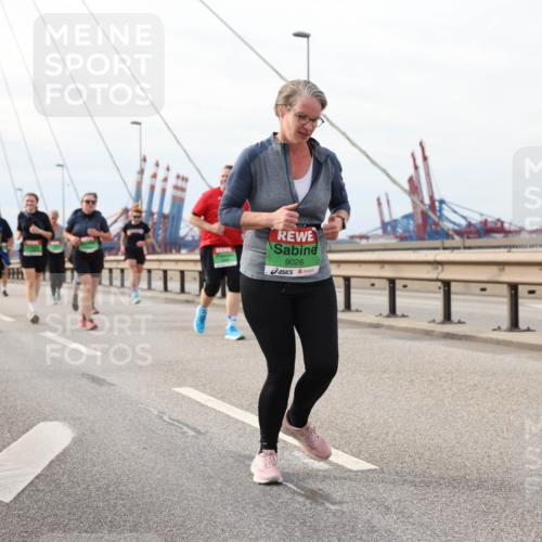03.10.2025 - Köhlbrandbrückenlauf Lena Gebhardt http://msf.ph/oto/9204976 03.10.2025 15:59:22 Position 2 9026 meine-sportfotos.de