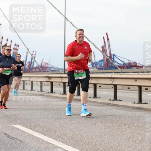 03.10.2025 - Köhlbrandbrückenlauf Lena Gebhardt http://msf.ph/oto/9204978 03.10.2025 15:59:24 Position 2 9147, 8999 meine-sportfotos.de
