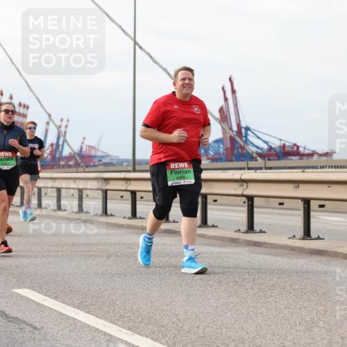 03.10.2025 - Köhlbrandbrückenlauf Lena Gebhardt http://msf.ph/oto/9204980 03.10.2025 15:59:24 Position 2 9147, 8999 meine-sportfotos.de