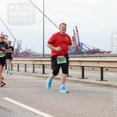 03.10.2025 - Köhlbrandbrückenlauf Lena Gebhardt http://msf.ph/oto/9204981 03.10.2025 15:59:24 Position 2 9147, 8999 meine-sportfotos.de