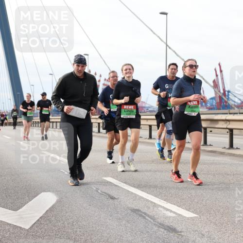 03.10.2025 - Köhlbrandbrückenlauf Lena Gebhardt http://msf.ph/oto/9204988 03.10.2025 15:59:26 Position 2 9147 meine-sportfotos.de