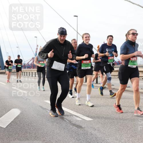 03.10.2025 - Köhlbrandbrückenlauf Lena Gebhardt http://msf.ph/oto/9204990 03.10.2025 15:59:26 Position 2 8034, 9147, 1 meine-sportfotos.de