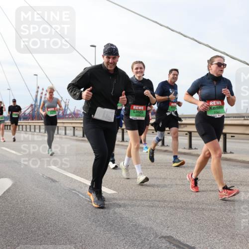03.10.2025 - Köhlbrandbrückenlauf Lena Gebhardt http://msf.ph/oto/9204993 03.10.2025 15:59:27 Position 2 9147, 8034 meine-sportfotos.de