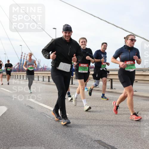 03.10.2025 - Köhlbrandbrückenlauf Lena Gebhardt http://msf.ph/oto/9204994 03.10.2025 15:59:27 Position 2 9147 meine-sportfotos.de