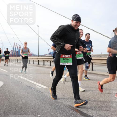 03.10.2025 - Köhlbrandbrückenlauf Lena Gebhardt http://msf.ph/oto/9204998 03.10.2025 15:59:27 Position 2 8233, 8034 meine-sportfotos.de