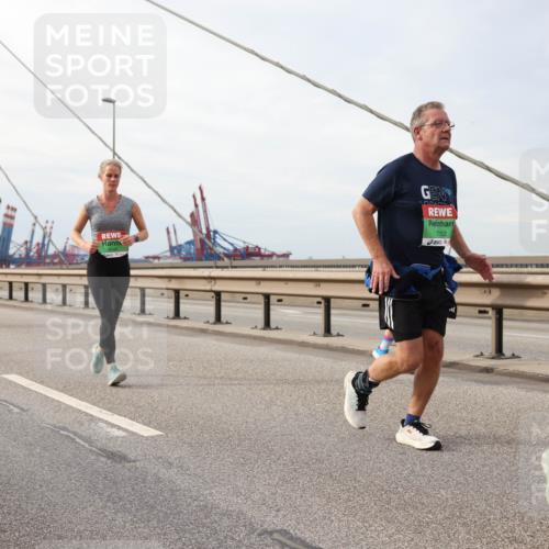 03.10.2025 - Köhlbrandbrückenlauf Lena Gebhardt http://msf.ph/oto/9204999 03.10.2025 15:59:28 Position 2 10040, 7152, 803 meine-sportfotos.de