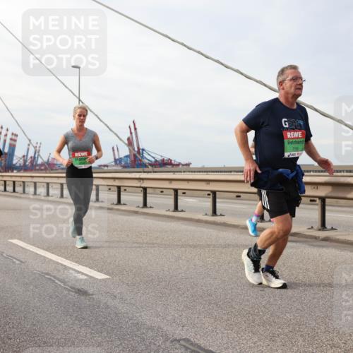 03.10.2025 - Köhlbrandbrückenlauf Lena Gebhardt http://msf.ph/oto/9205000 03.10.2025 15:59:28 Position 2 7152 meine-sportfotos.de
